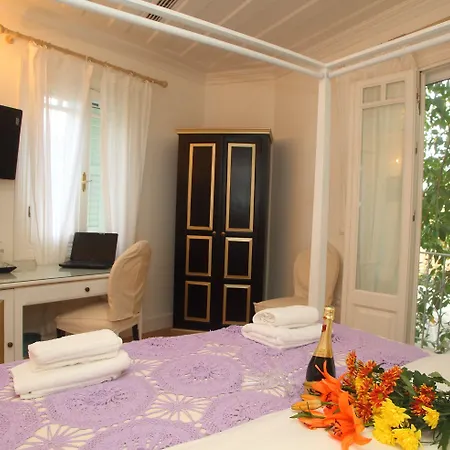 Konukevi The Aigli 4*