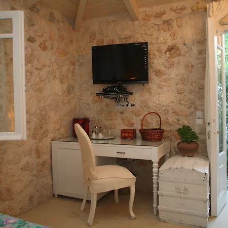 The Aigli Konukevi Lefkáda